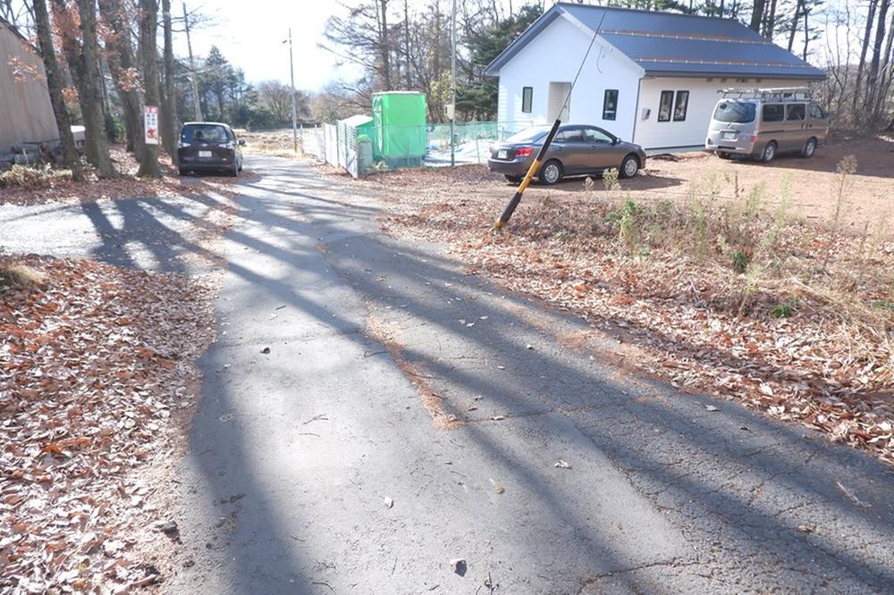 前面道路は舗装されています