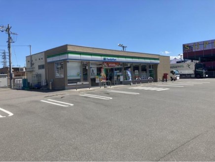 ファミリーマート長野アップルライン店 約1100m 徒歩14分