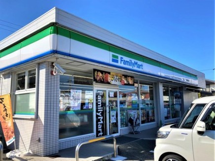 ファミリーマート長野伊勢宮一丁目店：徒歩7分（550ｍ）