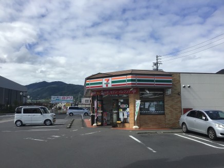 セブンイレブン埴生市民体育館前店まで360m