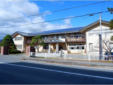 中塩田小学校:徒歩5分(400m)
