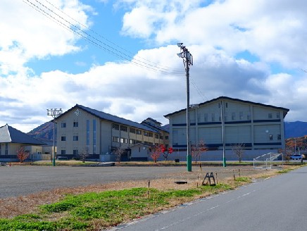 塩田中学校:徒歩3分(170m)