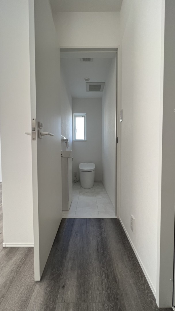 WC:手洗い器付き