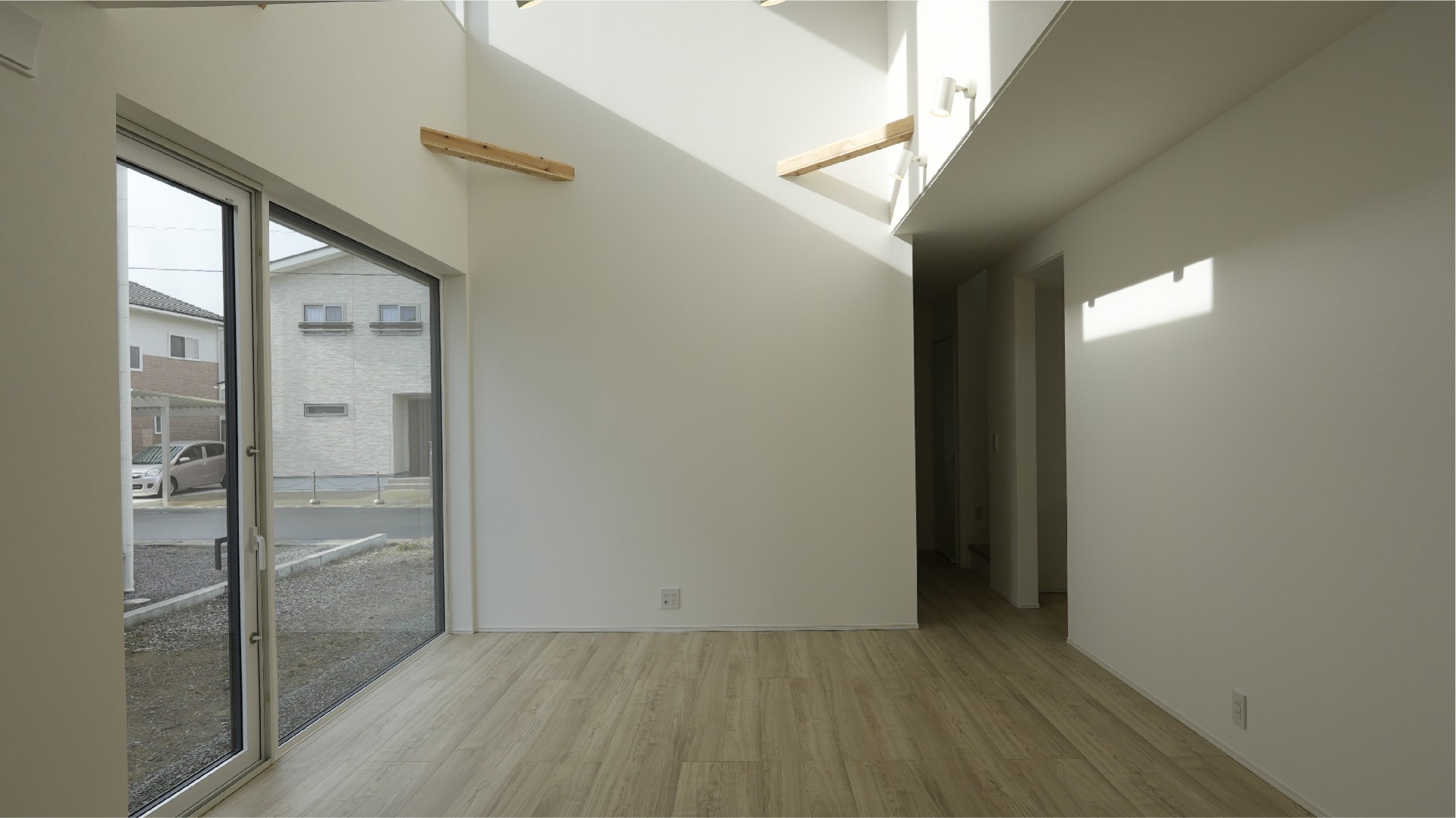 吹抜:縦に広がる空間で開放感を