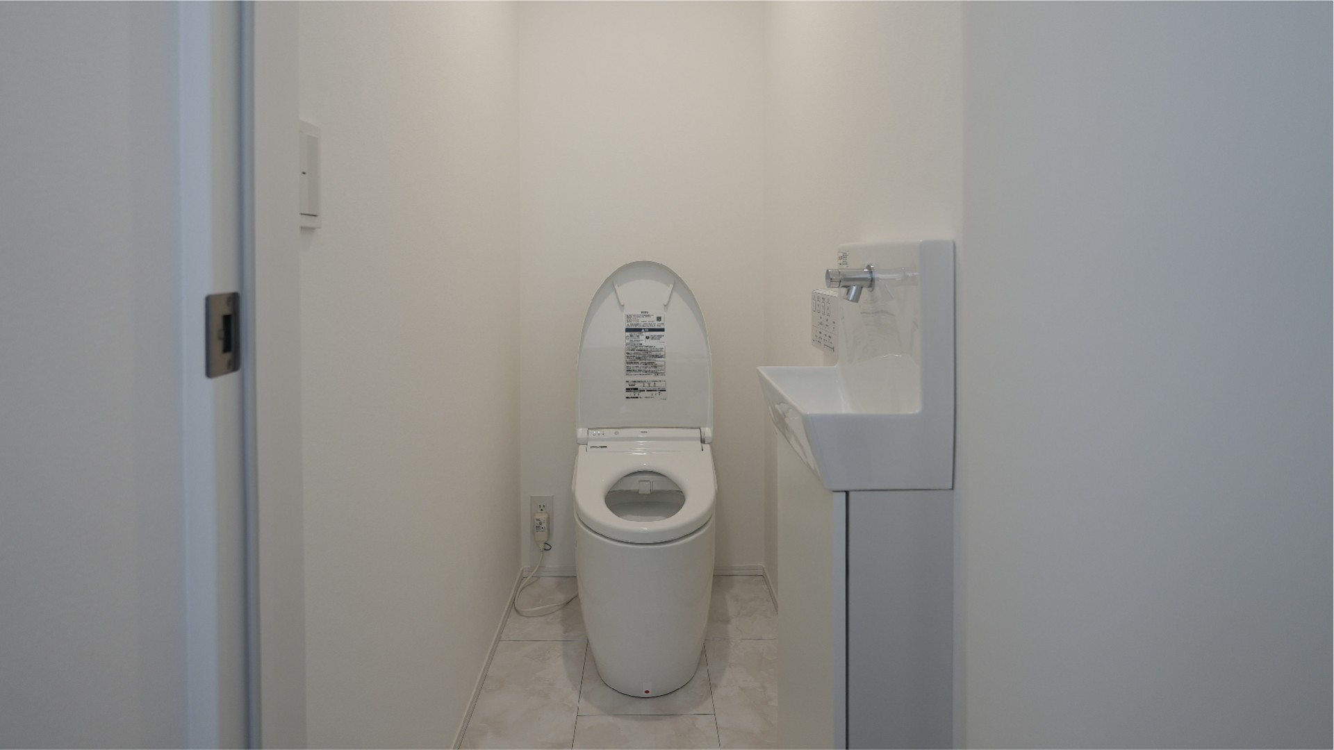 WC:手洗い器付き