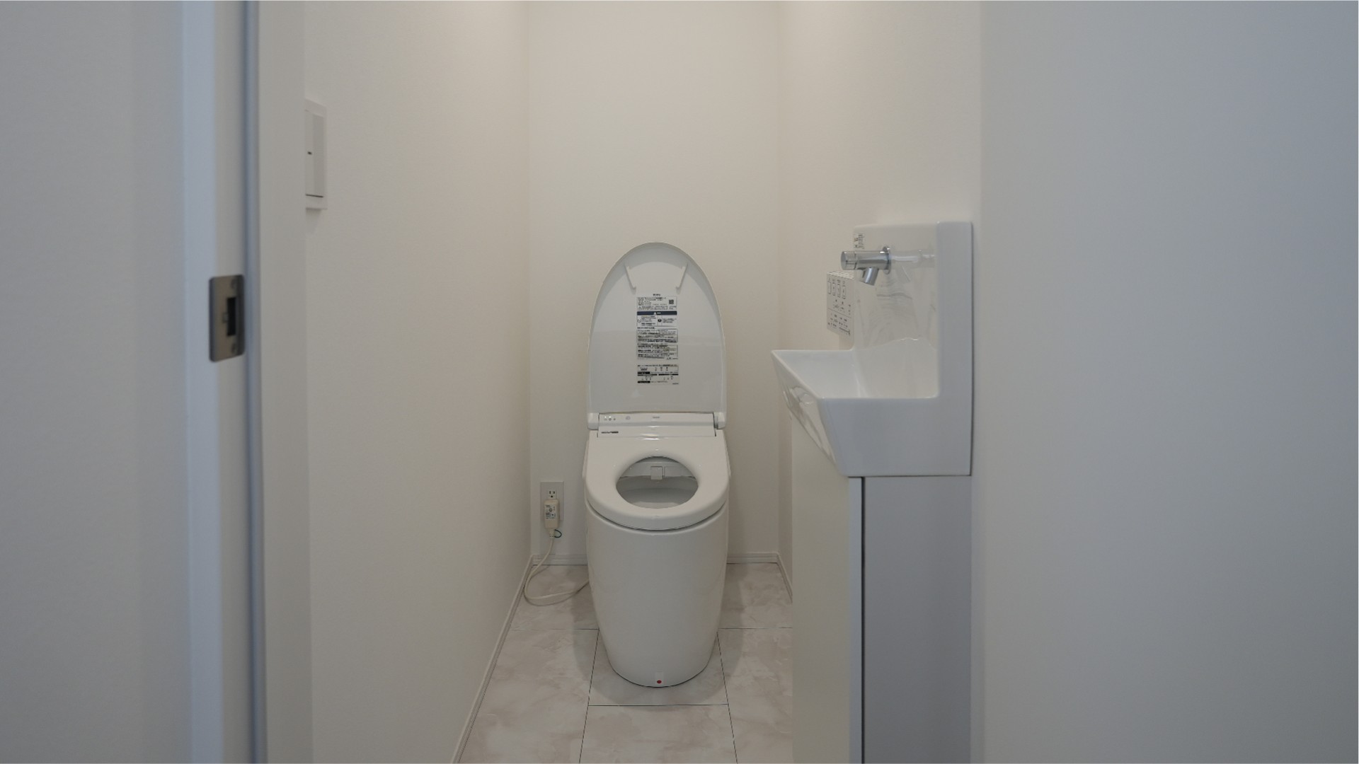 WC:手洗い器付き
