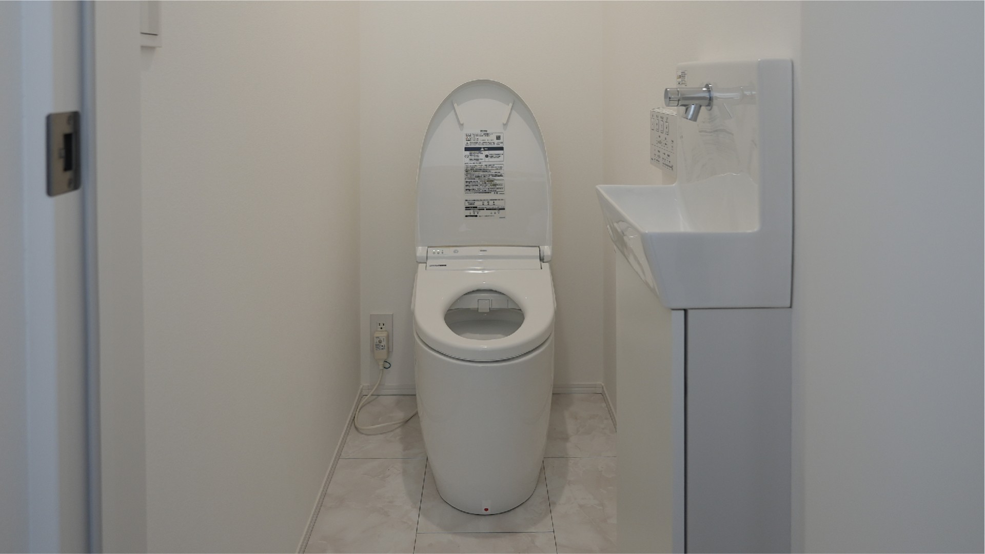 WC:手洗い器付き