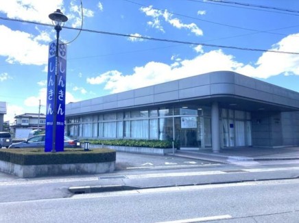 長野信用金庫豊野支店 約500m 徒歩7分