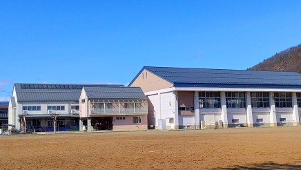 埴生小学校 約1900m 徒歩24分