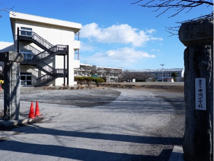 諏訪南中学校まで35m 徒歩1分!