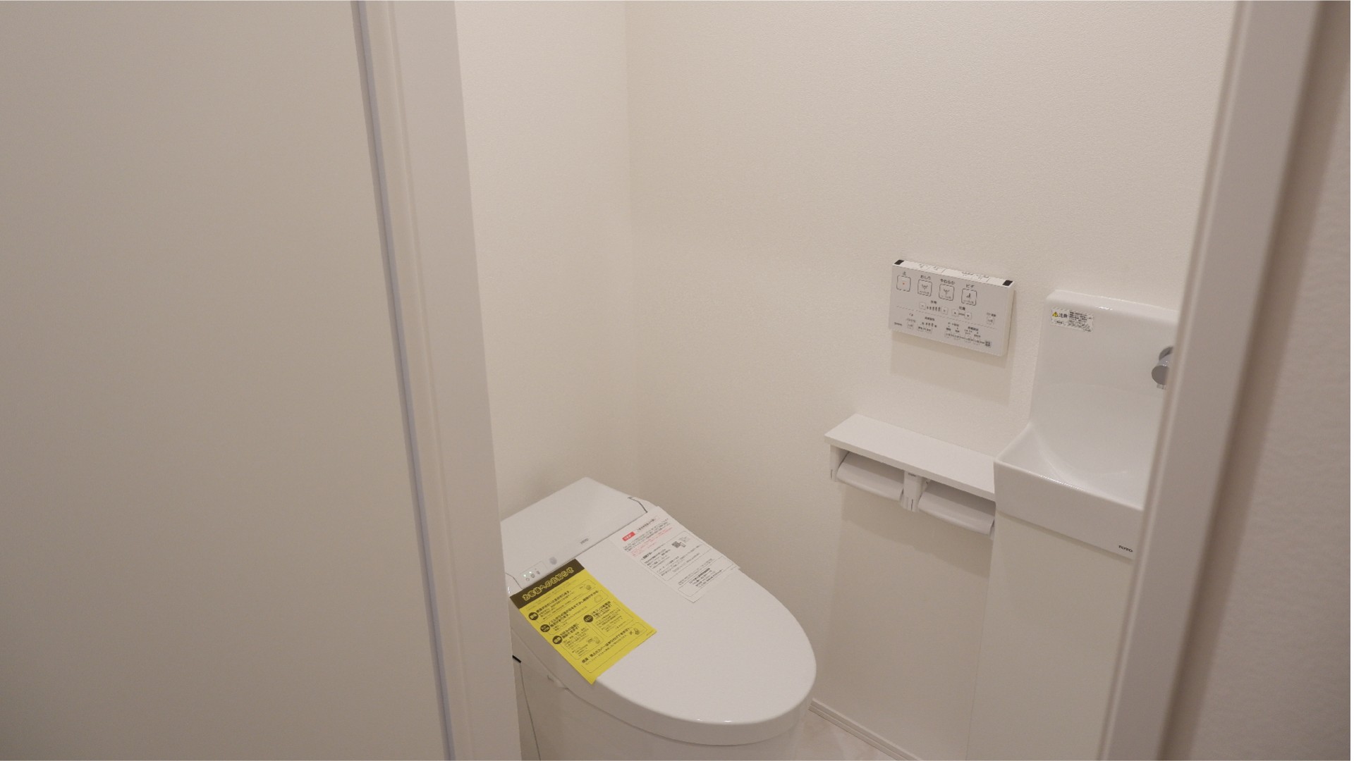 WC:タンクレス・手洗い器付き