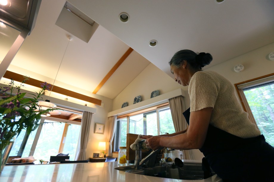 自然や季節を感じられるキッチン