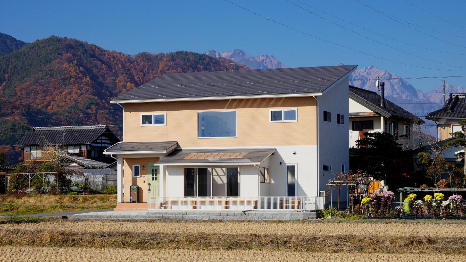 自然の中に堂々たる佇まい