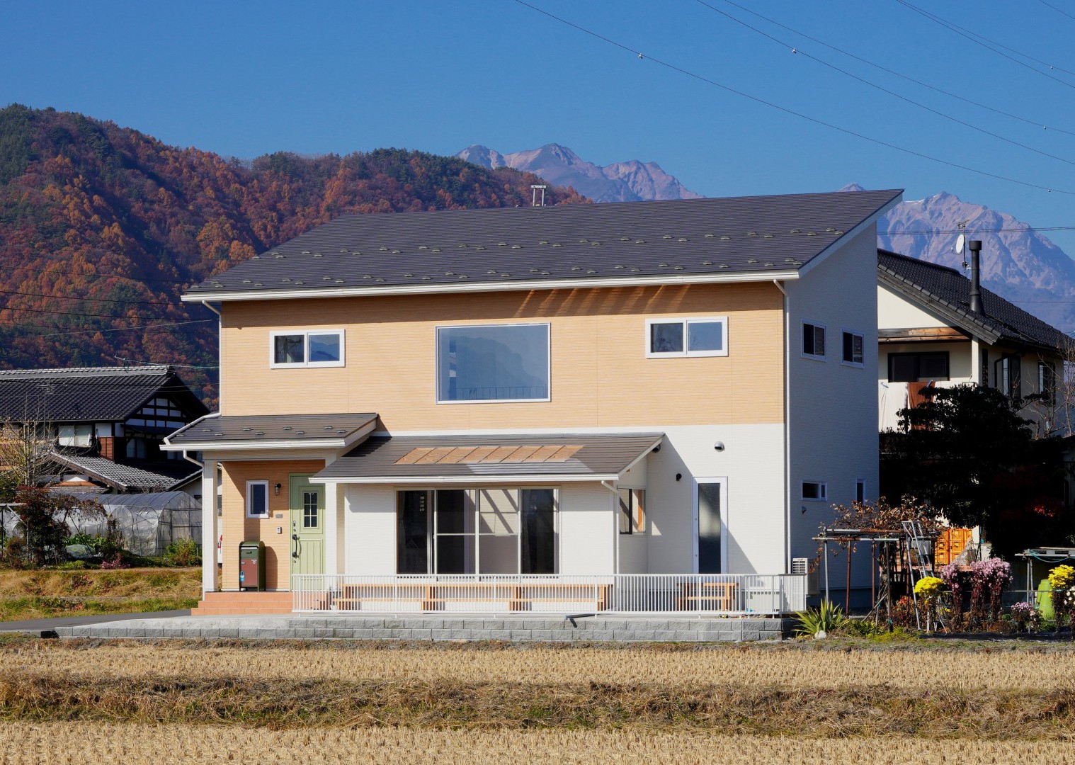 自然の中に堂々たる佇まい